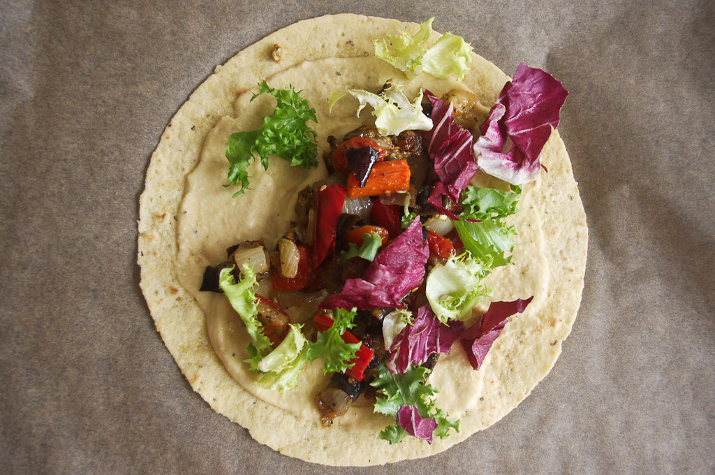 Roasted Veggie and Hummus Wraps (vegan) /  Zamotuljci sa peenim povrem i humusom (veganski)